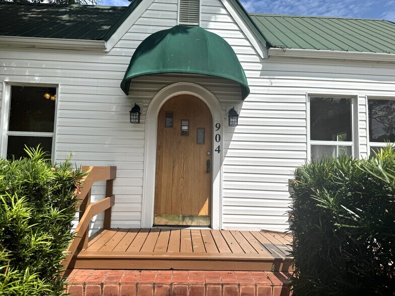 Primary Photo Of 904 E Moody Blvd, Bunnell Office For Lease