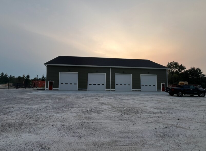 More Photos Of 125 Commerce Dr, Carmel Warehouse For Lease