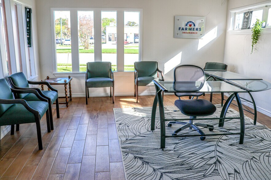 More Photos Of 6050 E Lancaster Ave, Fort Worth Office For Sale