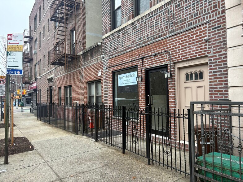 More Photos Of 3107 37th St, Astoria General Retail For Lease