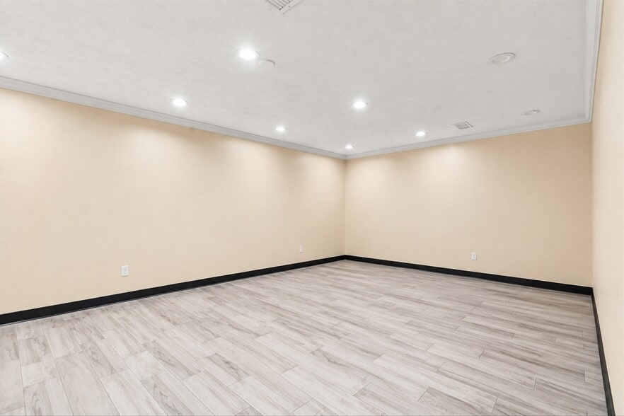 More Photos Of 7602 Kenya St, Jacksonville Specialty For Sale