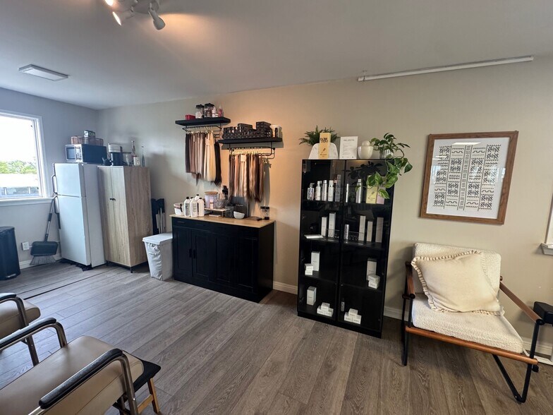 More Photos Of 939 Manhattan Beach Blvd, Manhattan Beach Freestanding For Sale