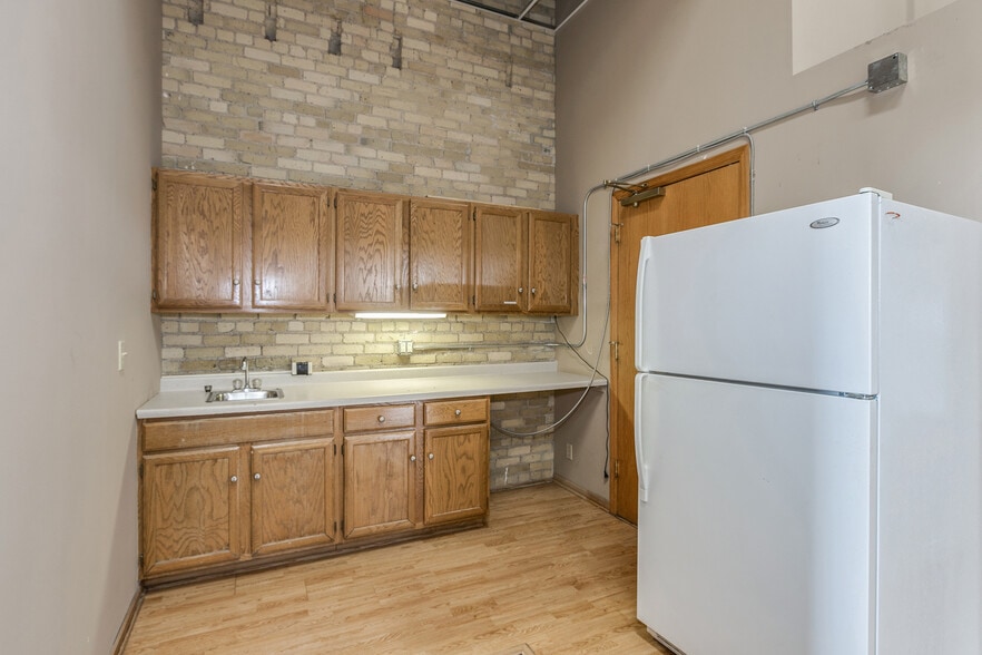 More Photos Of 413 Wacouta St, Saint Paul Office Residential For Lease