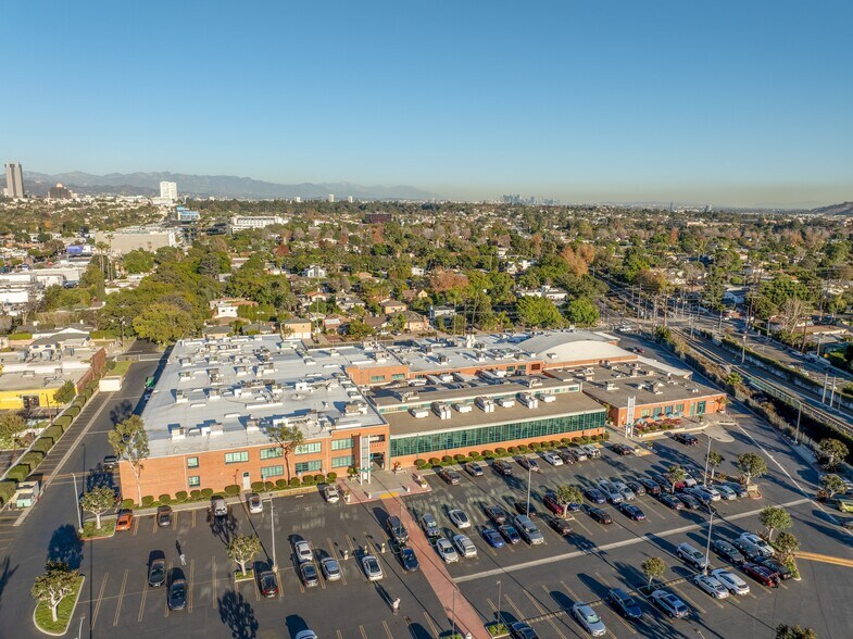 More Photos Of 2440 S Sepulveda Blvd, Los Angeles Office For Lease