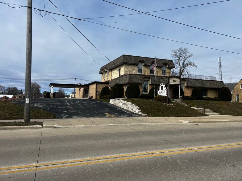 More Photos Of 1122 S 8th St, Manitowoc Loft Creative Space For Sale