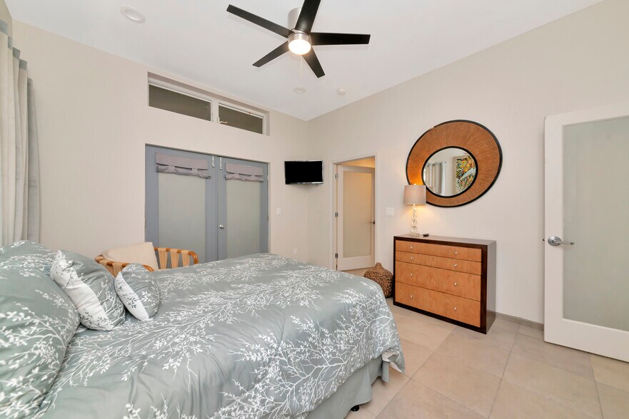 More Photos Of 1345 2nd St, Sarasota Office Residential For Sale