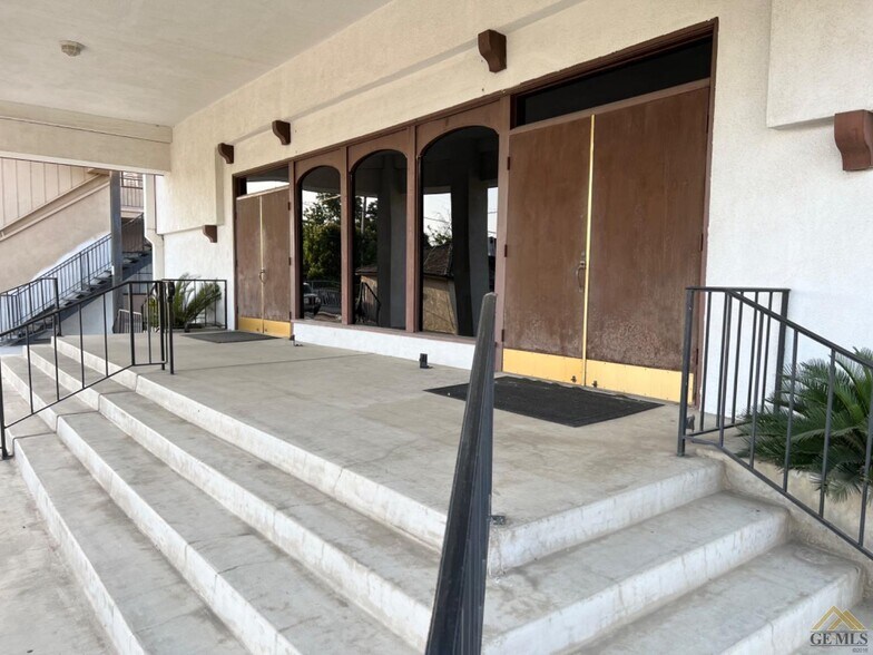 More Photos Of 2503 Niles St, Bakersfield Religious Facility For Sale