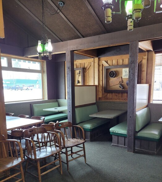 More Photos Of 630 NE Main St, Lewistown General Retail For Lease