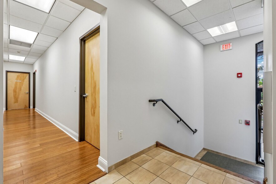 More Photos Of 92 Union Ave, Cresskill Office For Sale