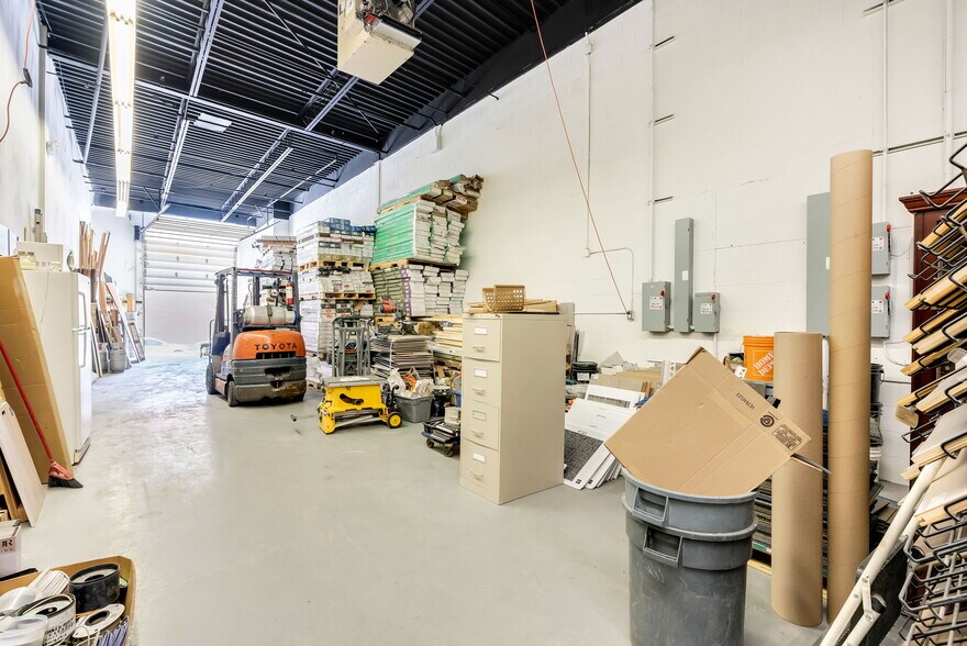More Photos Of 120 Norfinch Dr, Toronto Manufacturing For Sale
