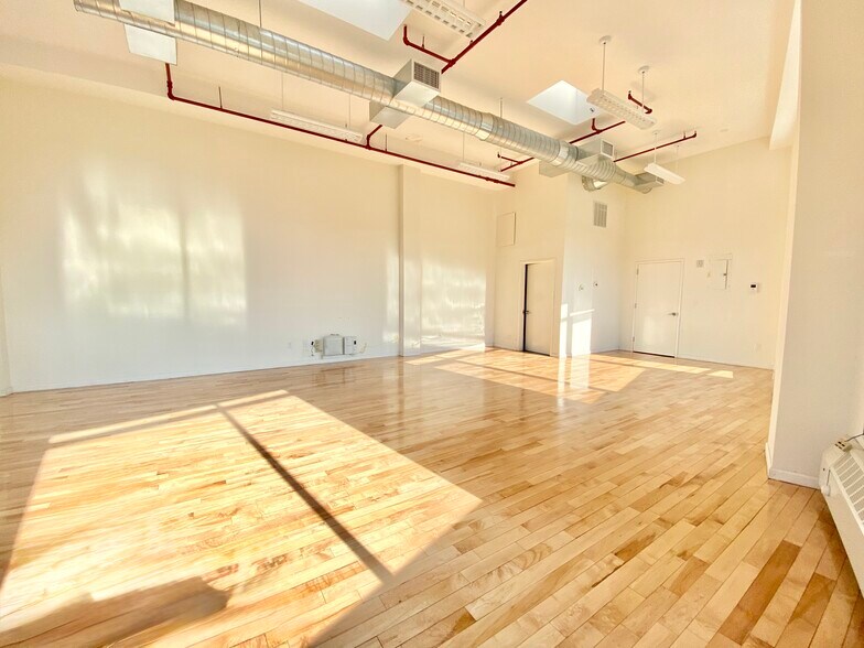 More Photos Of 11-11 44th Rd, Long Island City Loft Creative Space For Sale
