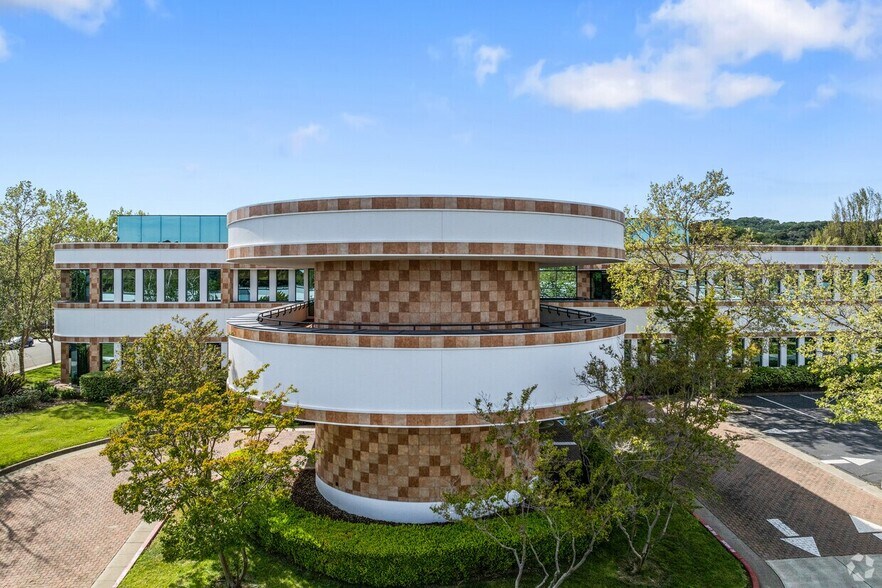 More Photos Of 220 Campus Ln, Fairfield Medical For Lease