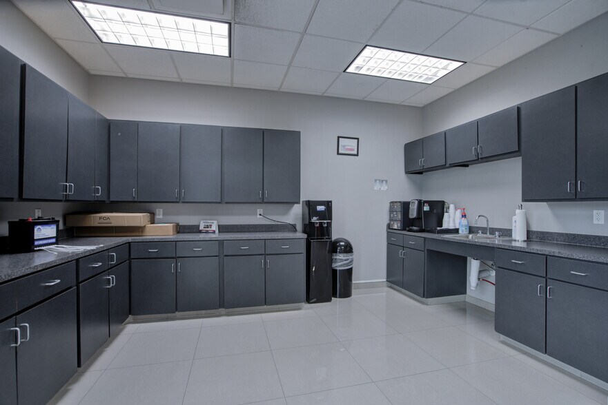 More Photos Of 2101 Central Blvd, Brownsville Auto Dealership For Sale