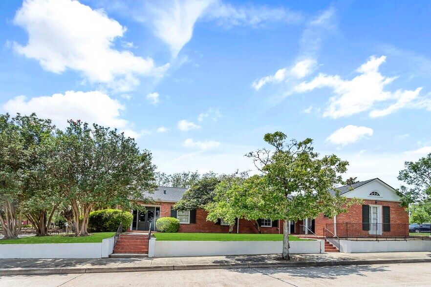 More Photos Of , Baton Rouge Office For Sale