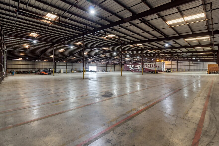 More Photos Of 202 W 15th St, Bryan Industrial For Lease