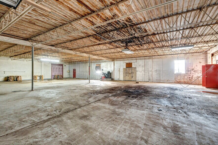 More Photos Of 504 Airport Rd, Crane Warehouse For Sale