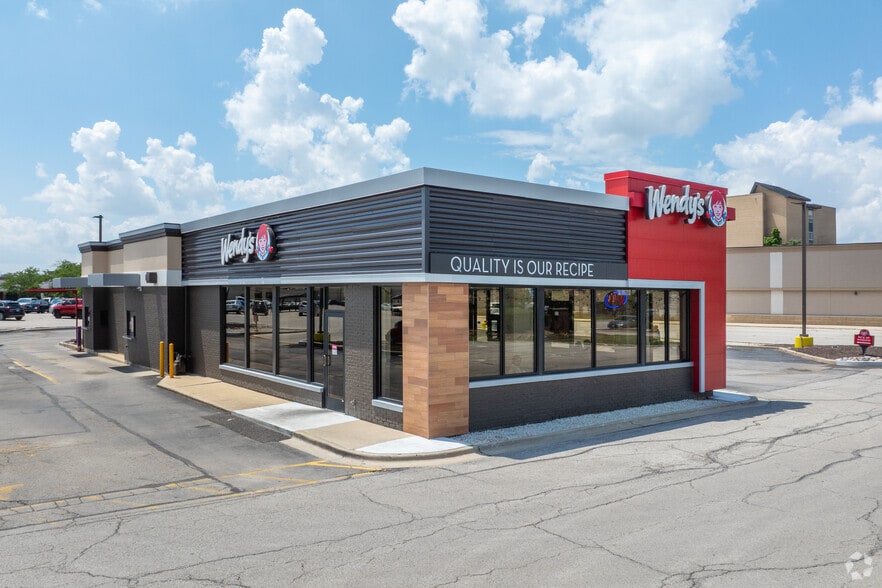 Primary Photo Of 8309 W Golf Rd, Niles Fast Food For Lease