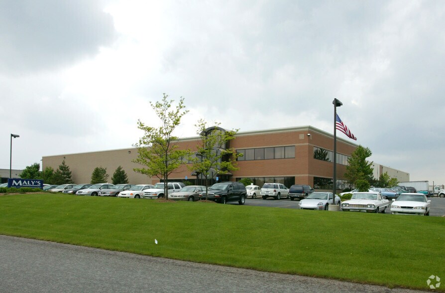 More Photos Of 4555 Danvers Dr SE, Grand Rapids Distribution For Lease