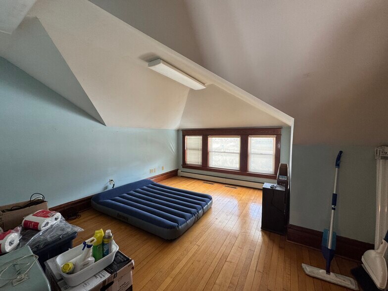 More Photos Of 300 E Pioneer St, Crandon Flex For Sale