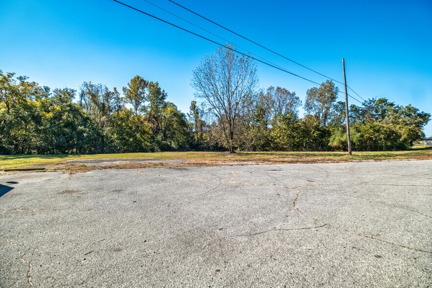 More Photos Of 561-563 McLean Ave, Hopkinsville Freestanding For Sale