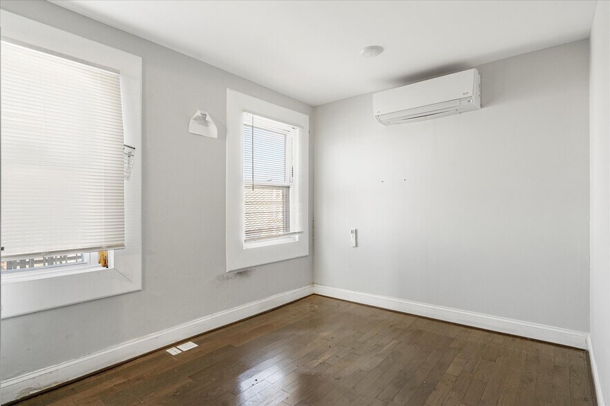 More Photos Of 204 E 25th St, Baltimore Office For Sale