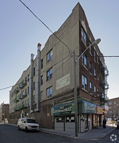 More Photos Of 364 Summit Ave, Jersey City Storefront For Lease
