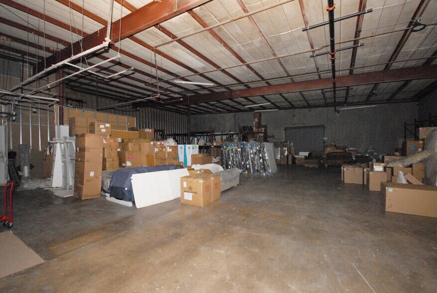 More Photos Of 1410 Vinylex Dr, Carrollton Manufacturing For Lease