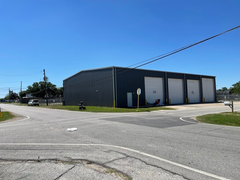 More Photos Of 1222 Frankie St, Houston Warehouse For Lease