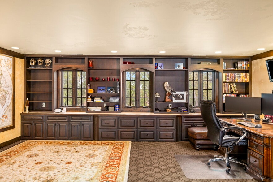 More Photos Of 4122 186th Blvd, Russell Specialty For Sale