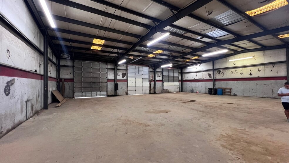 More Photos Of 3419 E Broadway Ave, North Little Rock Service For Lease