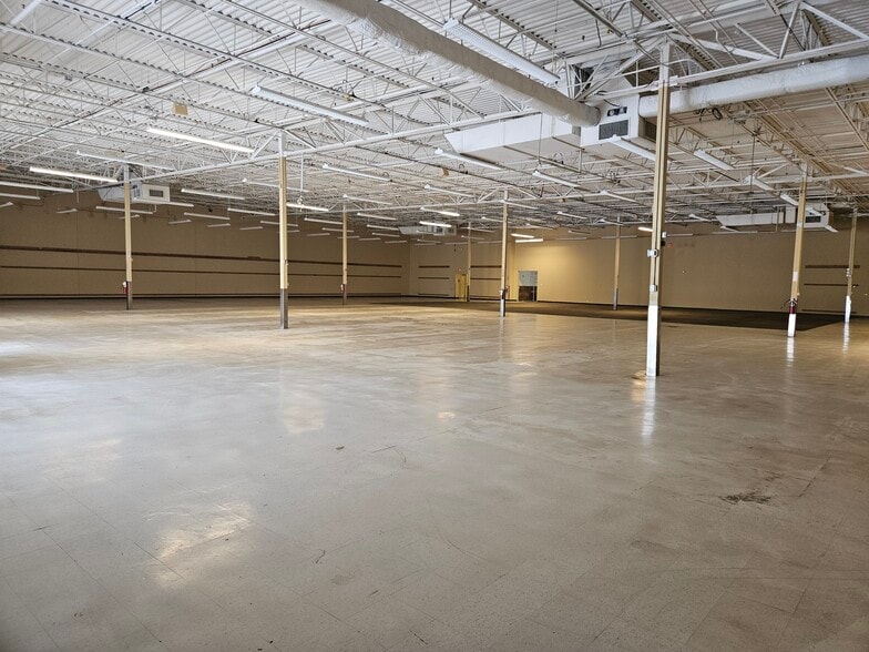 More Photos Of 9550 Emmett F Lowry Expy, Texas City Freestanding For Lease