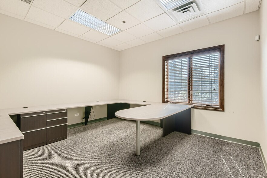 More Photos Of 108 S Wynstone Park Dr, North Barrington Office For Lease