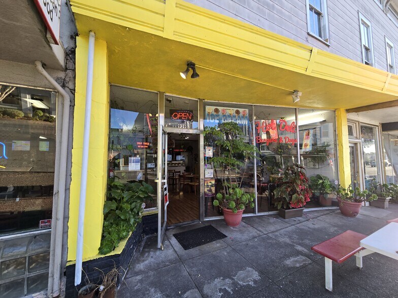 More Photos Of 931 Main St, Fortuna Showroom For Sale