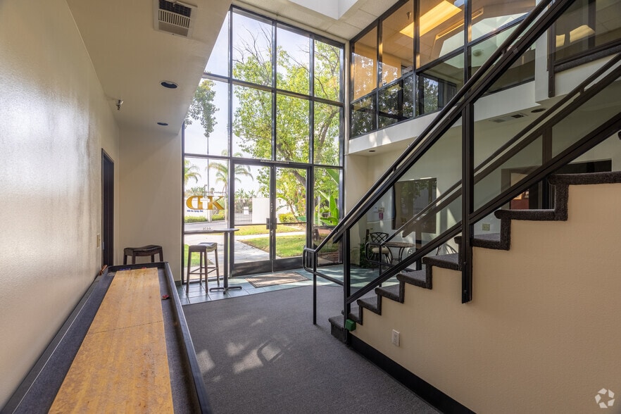 More Photos Of 6459 Box Springs Blvd, Riverside Manufacturing For Lease