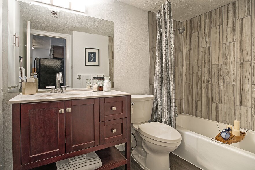 More Photos Of 2323 Town Lake Cir, Austin Apartments For Sale