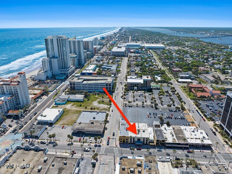 More Photos Of 546 Seabreeze Blvd, Daytona Beach Bar For Lease