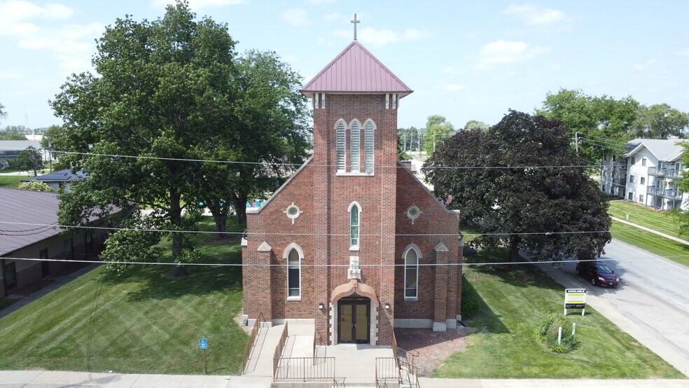 Primary Photo Of 250 4th St, Waukee Religious Facility For Lease