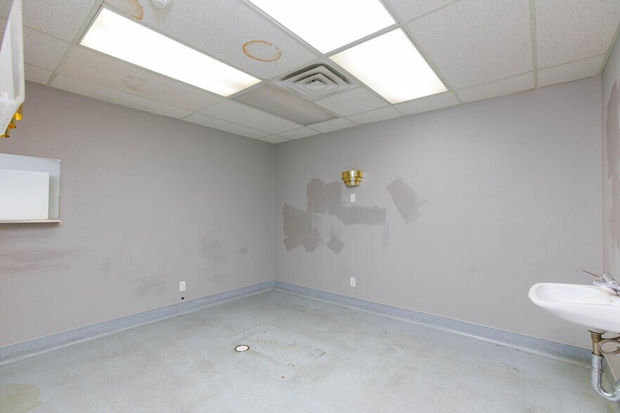 More Photos Of 872 E Sahara Ave, Las Vegas Medical For Lease