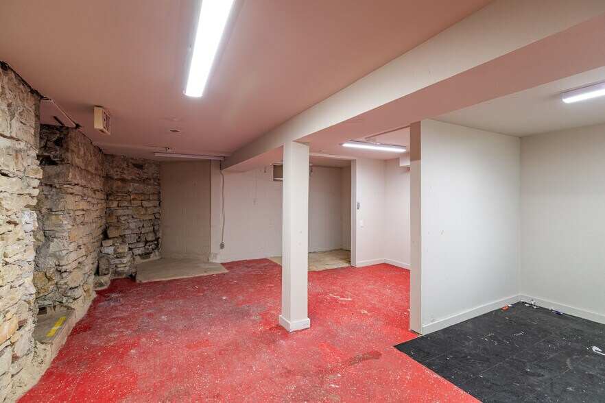 More Photos Of 1601 Jackson St, La Crosse General Retail For Lease