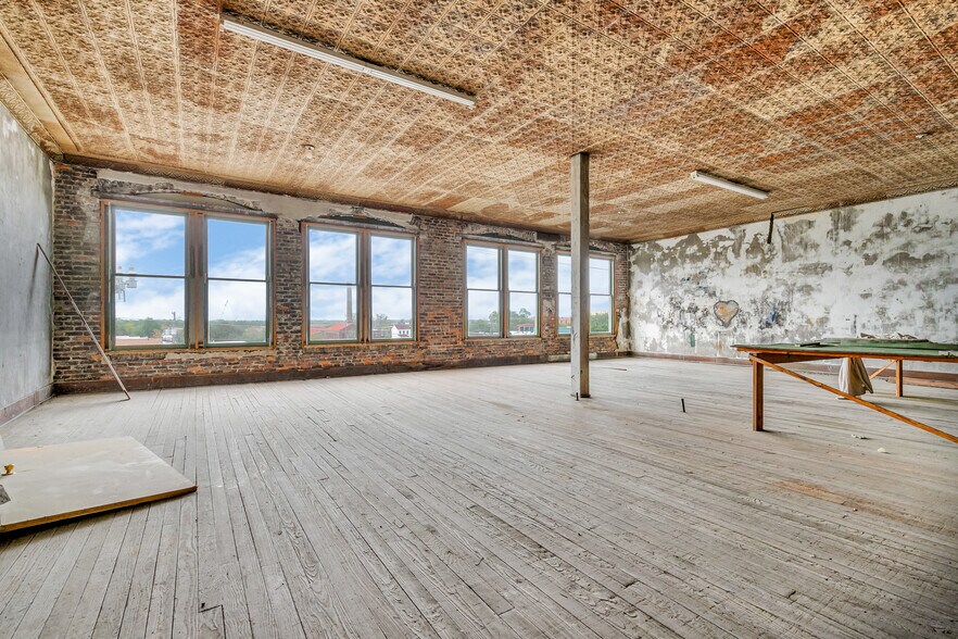 More Photos Of 408-410 Martin Luther King Jr Blvd, Savannah Storefront Retail Residential For Sale