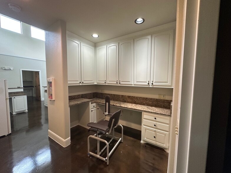 More Photos Of 3120 Medpark Dr, Denton Medical For Sale