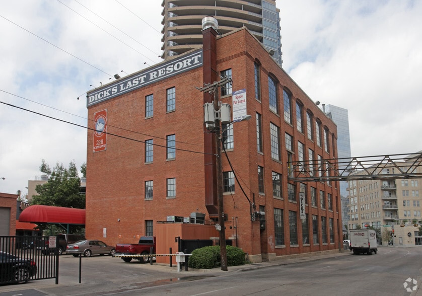 More Photos Of 2211 N Lamar St, Dallas Loft Creative Space For Lease
