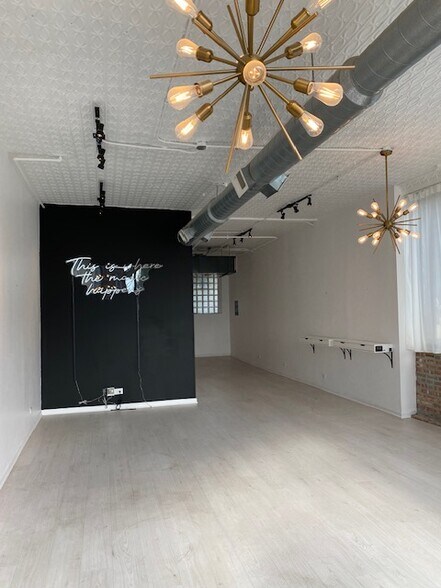 More Photos Of 4663-4669 N Manor Ave, Chicago Storefront Retail Residential For Lease