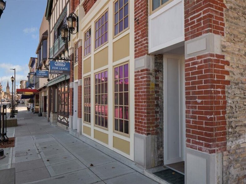 More Photos Of 812-814 S 8th St, Manitowoc Office Residential For Sale