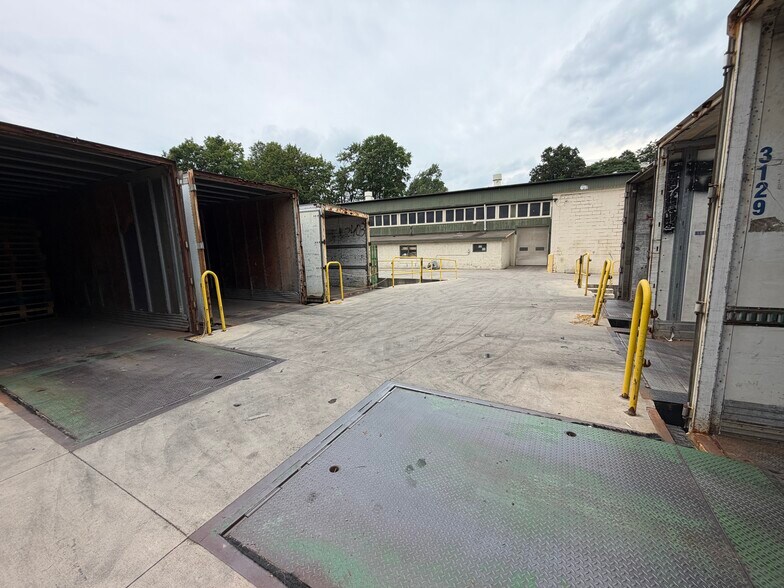 More Photos Of 816 N Milan St, Canal Fulton Warehouse For Sale