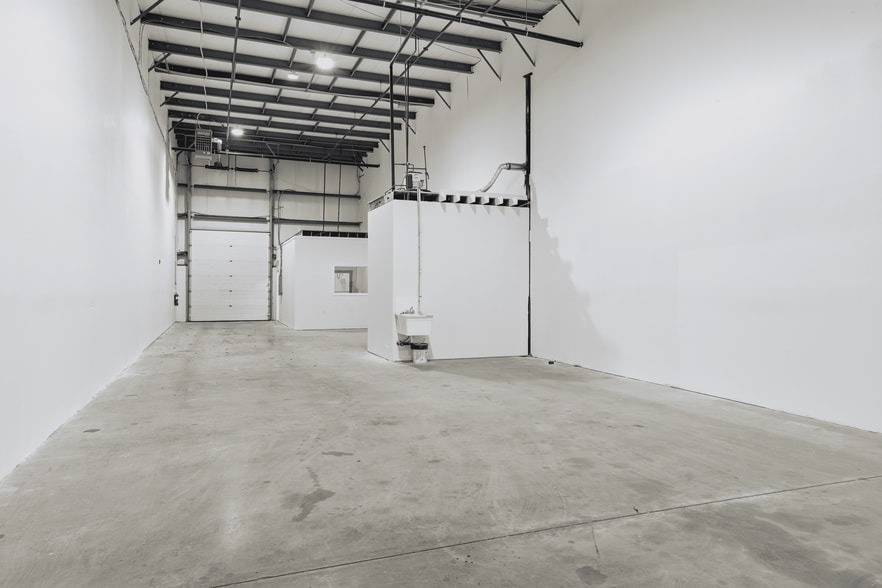 More Photos Of 331 Fairfield Rd, Freehold Service For Lease