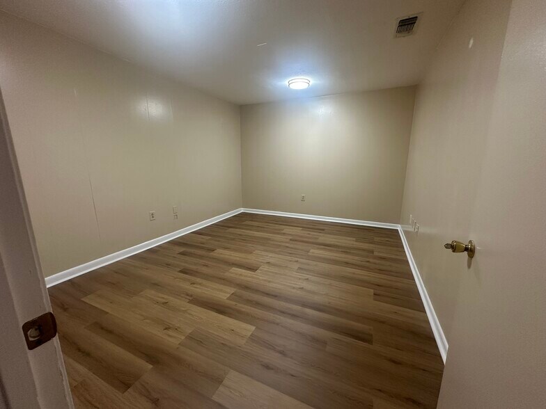 More Photos Of 8676 Goodwood Blvd, Baton Rouge Office For Lease