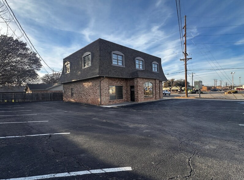 More Photos Of 2702 Shepherd St, Abilene Office For Sale