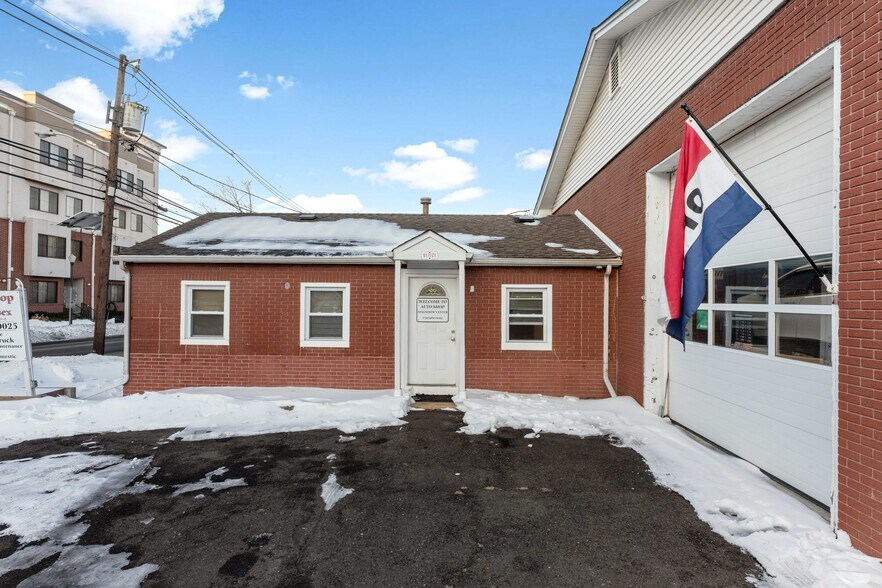 More Photos Of 141 Lincoln Blvd, Middlesex Auto Repair For Sale