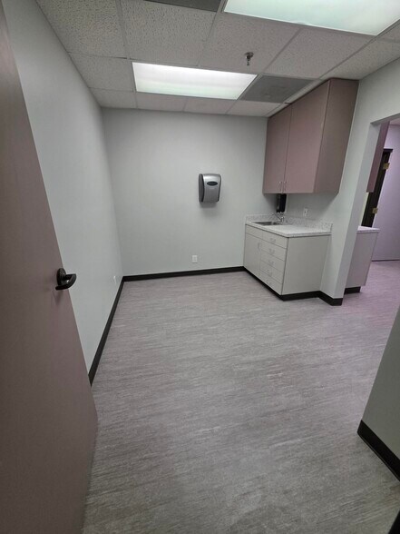 More Photos Of 4102 Woodlawn Ave, Pasadena Medical For Lease
